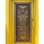 #ピッツバーグ旅行記 -20

ピッツバーグのランドマーク的な黄色い #橋 の一つを歩いて渡ってみました。1925〜26年建築と書いてあります。もうじき築100周年！

**************************************************
2019年7月上旬、かつて鉄鋼業で栄え”Steel City”の愛称があるアメリカ・ピッツバーグとその周辺を旅しました。目的はアメリカ独立記念の花火と郊外にあるF. L. ライト設計の落水荘 🏞
他にもアンディ・ウォーホル美術館やピッツバーグ大学 など見どころの多い街です。#ピッツバーグ旅行記 として写真をシェアします。

#travelthrowback #USA #Pittsburgh
#旅の思い出　#アメリカ　#ピッツバーグ #2019