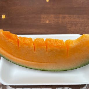 富良野カットメロン食べました😋
とても美味しくて、ソフトクリーム‪🍦‬も追加しちゃいました🍈