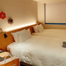 アゴーラ京都烏丸
新しいホテルで、周りにお店も充実😉
バスタブは無いけど、シャワーブース🚿がとても綺麗で広めです。