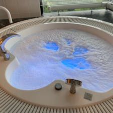 リゾナーレトマムの部屋の中のジャグジーで作った雲海。