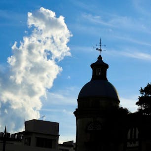 下関
旧秋田商会ビルに不穏な雲が、、、、。