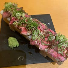 2022年8月1日(月)
初めて肉寿司食べました〜😋
頼んだのは長さ25cmでしたが、50cmもありました😳

#ロング肉寿司 #美食満天 #難波店 #大阪 #個室居酒屋