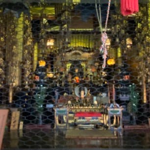 第一番札所
六角堂 頂法寺
◎宗派・単立◎如意輪観音菩薩（六角堂 本堂）

御詠歌：わがおもふ　こころのうちは　むつのかど　ただまろかれと　いのるなりけり


#サント船長の写真　#洛陽三十三所観音霊場