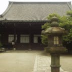 第五番札所
新長谷寺(真如堂)
◎宗派・天台宗◎十一面観音菩薩（新長谷寺

御詠歌：いくたびも　まいるこころは　はせいでら　やまもちかいも　ふかきたにかわ

#サント船長の写真　#洛陽三十三所観音霊場