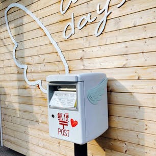 エンジェルロードそばの売店前にある可愛いポスト