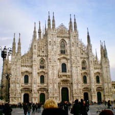 🇮🇹Italy Milan
ドゥオーモ。
内部は柱が高々とそびえていて圧巻。
最先端な街ミラノのイメージとのギャップが面白い。