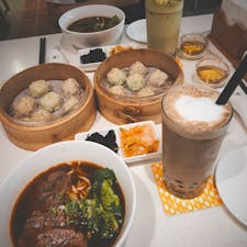 台湾上陸、まずは1食目！
タピオカがモチモチでハード。
ウーロンミルクティー、美味しい♡