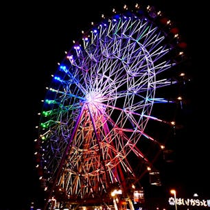 関門海峡を彩る観覧車