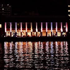 門司港レトロ
夜はライトアップされ、それが水面に映えます。
