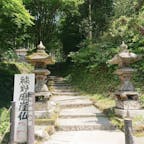 熊野磨崖仏
その昔、鬼が一夜で築いたといわれる急勾配の石段。それを登ると突然左に不動明王、右に大日如来が彫られた巨大石壁が現れる。
まぁ〜幾ら鬼が一夜で造り上げた石の🪨階段ですが、高齢者の事を考えづに造りましたね、歩き難いは、登り難いはしんどいは、大変な石段です😰
大分県豊後高田市田染平野2581

#サント船長の写真　#九州　#磨崖仏