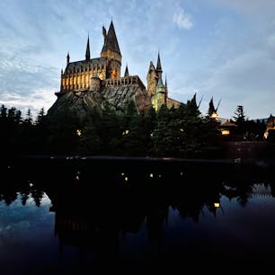 USJ ハリーポッター✨
ホグワーツ城✨
夜は雰囲気出ます✨