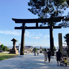 鳥居の色味が景色と合ってて素敵でした✨