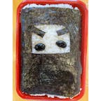 伊賀のからくり弁当
三重県は伊賀の忍者の🥷町の料理屋のアイディアのからくり弁当です。

表は覆面をした忍者ですが、弁当箱を反対にして弁当箱からご飯を抜くと、あら！ビックリ、豪華なオカズが出て来ます♪
#サント船長の写真　#旅食