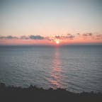 南大東島 夕日の広場。
誰もいない、何も邪魔のない水平線に沈む8月6日の夕日。