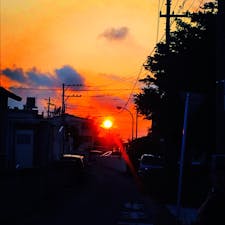 渡嘉敷島阿波連の繁華街でみた、8月7日のサンセット。
まん丸で赤くて大きい夕日。
おやすみなさい。
