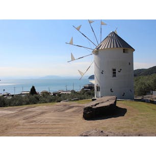 小豆島オリーブ公園

魔女の宅急便で有名らしい(魔女の宅急便未履修ゆえ詳しくないです…🙇🏻‍♀️)

ほうき持って飛んだらSNS映え写真が取れます📸🧹

#香川