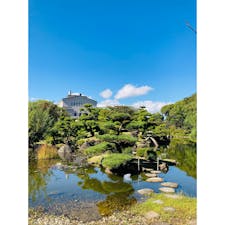 大阪　慶沢園
綺麗な庭園
池の周りをゆっくり散策できます
青空と緑に癒されました