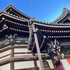 京都　頂法寺
六角堂
京都の街中にある
聖徳太子建立のお寺
生け花発祥の地とされています
本堂の形が六角形になっています