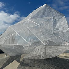 直島で美術館巡りしました
ご飯を食べることは港にちらほらなので、軽食を済ませてくるのがいいかもしれません🤔
歩いているだけで気持ちのいい風が吹いて、至る所にアート作品があるので常に気持ちがワクワクしていました
地中美術館は写真が撮れないので情報を拾いにくいかもしれませんが、とても面白いのでおすすめです☺️🌟