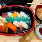 きっときと市場　湊寿し
新鮮なお寿司が美味しい。
お汁も海老と蟹の出汁が美味しかった。