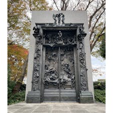 上野公園内にある美術館のひとつ、国立西洋美術館

チケットなしで入れる前庭にはロダンの「地獄の門」や「考える人」が✨📸

#東京
#上野
#美術館