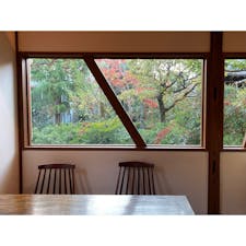 カフェ藤香想（とうかそう）

住宅街の中にある小さなカフェ。窓から見えるお庭が素敵。コーヒーを飲みながら静かな時間を過ごせました。エントランスまでのアプローチには季節の花が咲いていて目を楽しませてくれました。

#板橋南町22 に行った帰りに立ち寄りました。

#東京
#豊島区
#要町