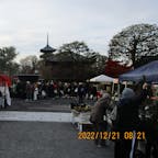 京都　東寺の終い弘法　
1ヶ月一度の縁日で12月21日は終い弘法さんです。
この日はお正月の植木とかお正月の食品などを買いに来ます♪

#サント船長の写真　#東寺　#世界遺産