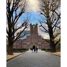 東京大学　本郷キャンパス

*一年前の今日（2021年12月25日）
すごく寒い日でしたが、東大から旧岩崎邸庭園を経由して湯島まで散歩しました。その思い出のいくつか。

まずは東大。並木の葉も落ちて静かな構内を安田講堂から三四郎池に向かいました。赤門も見てきましたよ。

#2021年_年末散歩from本郷to湯島
#東京
#東京大学
#本郷