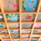 正寿院
京都

天井画もとってもオシャレ♡ 
インスタで有名になった猪目窓（ハートの窓）とともに、素敵なお部屋です。