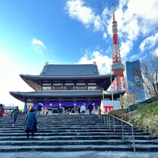 今年最初の投稿は、東京・芝にある増上寺から。
晴天の中、東京タワーを背景にした本堂やお地蔵様、そして境内にあるカフェで絶品のモンブランを味わいました！
東京タワーと合わせて立ち寄ってみるのもおすすめです♪

#東京 #芝 #増上寺 #東京タワー #お地蔵さま #カフェ #モンブラン #サトホーク