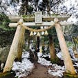 鳥取県日野郡にある金持（かもち）神社は、金運祈願などで有名な神社です。 御朱印も金色のものがあり、グッズの「黄色いハンカチ」に宝くじを包んで置いておくと、もしかしたら当たるかもしれませんね。

#金持神社
#金運上昇
