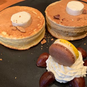 元首相の大好物であるパンケーキを、ホテルニューオータニにある「パティスリーSATSUKI」で食べられます！

モンブランも人気があります！

#パティスリーSATSUKI#SATSUKI#ホテルニューオータニ#パンケーキ#ホットケーキ#モンブラン