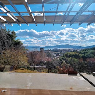 滋賀県のおごと温泉にある宿泊施設「里湯昔話　雄山荘」。昨年こちらを日帰りで利用し、料理と温泉を楽しみました。

会席料理に付いている近江牛のステーキは、とろけるような食感でとても美味しい。ロビーや大浴場からの景色も良く、短い時間ながら旅行気分を味わうことができました。