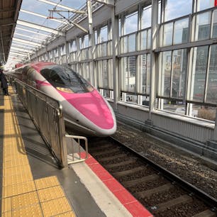 ハローキティ新幹線で倉敷出張に来ました。
美味しいうどん屋で昼ごはんを食べました。
凄く美味しいんですが、人気がありすぎて休日はやってないとの事。クルマが店の周りに溢れ返っているからと言う事です。