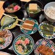 Cafe Kagafu Fumuroya Tokyo
カフェ 加賀麩不室屋（東京ミッドタウン・サントリー美術館内）

慶応元年（1865年）創業の「加賀麩不室屋」のお麩を使った料理が楽しめるカフェ。
カラフルな小皿にお麩料理が並ぶ「加賀麩いろどり膳（2,090円）」はランチにおすすめ！くるま麩のカツレツ、生麩饅頭、あわ生麩の味噌田楽、よもぎ生麩のお刺身など、ふわモチ食感の様々な麩の美味しさを一度に味わえる贅沢なお膳です♪

#tokyo #tokyomidtown #fumuroya #tokyorestaurant #tokyo #tokyocafe #roppongi