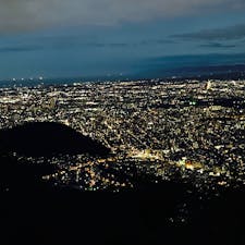 新日本三大夜景のひとつ、札幌のもいわ山。展望台からは100万ドルの夜景を楽しめます！
展望台にある鐘を鳴らして、夜景を眺めながらロマンチックなひと時を楽しみませんか？

#北海道 #札幌 #もいわ山展望台 #夜景 #新日本三大夜景 #ロープウェイ #もーりす #サトホーク