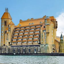 和歌山県の南紀白浜温泉にある「ホテル川久」✨とってもゴージャスな空間で、貸切プールやサロン、王様のビュッフェなど、非日常をたっぷりと堪能できました🤗