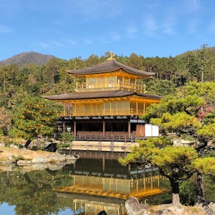 京都を代表する寺院のひとつ「金閣寺(鹿苑寺)」と「銀閣寺(慈照寺)」。光輝くお寺と落ち着いたわびさびを感じるお寺、どちらが好きですか？

#京都 #金閣寺 #鹿苑寺 #北山 #銀閣寺 #慈照寺 #東山 #サトホーク
