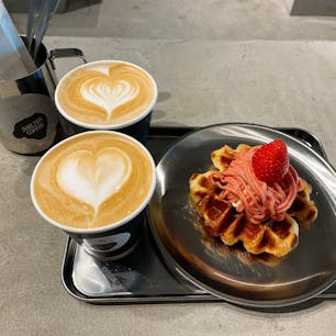 SHELTER coffee stand
いちご🍓モンブランクロッフルと
カフェオレ。