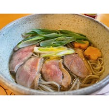 保谷「そばきり すず木」

念願のお店に行けました♪
現在、事前予約は受け付けておらず、朝一の電話で営業の確認をするスタイルになっています。

1、2月のメニューは、鴨南蛮(前菜三種付き)のみ‼️
寒い日にいただく鴨南蛮は最高に美味しかったです♡
鴨はとっても柔らかくてジューシー。
柚子がのっているのもいいです◎