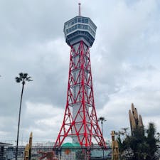 博多ポートタワー

上まで登るのは無料デス。
赤い部分が剥げてきたから最近塗り替えしたそうです。