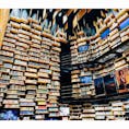 角川武蔵野ミュージアム
メディアでも話題のこの場所。
数メートルにも及ぶ本棚は圧巻の光景でした。
ちゃんと本を手に取り読めるのも感動ポイント。
本好きにはたまらない空間なはず。