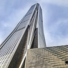平安国際金融中心

中国の深圳にある世界で5番目に高い超高層ビル。
地下鉄3号線で購物公園(购物公园)駅出たらすぐあるCOCO Parkというショッピングモールの隣に建ってます。