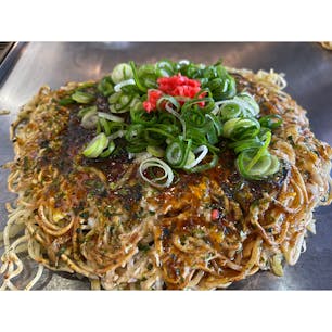 田の久 五日市総本店

アウトレットに行く道すがら並んでいる店を発見。調べてみたら五日市に本店があるそうで本店の方へお邪魔してきました。

13時前に到着したにも関わらず8割ほど埋まっていました🚗³₃

お会計の頃には外まで行列ができており、ラッキーといったところでしょうか。

テレビでも紹介されたことがあるお店のようですね。

#広島#広島グルメ