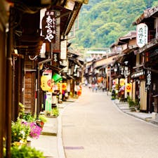 [2018/08]
長野県、奈良井宿。
中山道34番目の宿場。
今まで見てきた江戸町風景の中では一番良かった。
今は祭りの時期らしく、雰囲気が増してました。