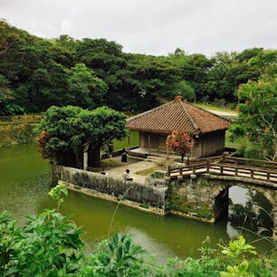 場所の名前は忘れてしまったけど、首里城のお隣。