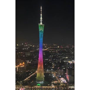 広州塔

中国の広州市にある広州塔。
高さ600mの世界で2番目に高い電波塔。