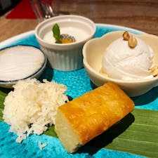 Cafe Amrita (アムリタ食堂) / Tokyo

吉祥寺で行列ができる人気のタイ料理屋さん。
パクチーの根をフライにした「パク根フリット」や、パッタイやグリーンカレーなど、何を頼んでも本場さながらの美味しさ。特におすすめなのは、ココナッツを使った欲張りなデザートプレート(1,190円)！独特な甘味と食感が癖になる一皿です♪

#tokyo #kichijyoji #tokyorestaurant #tokyocafe #amritashokudou #bluemoon