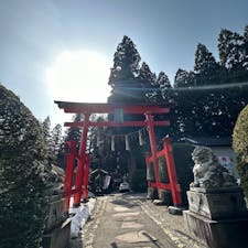 秋田県　唐松神社
地元の方が連れて行ってくれました。
とてもよい場所。
なんだか落ち着く場所。
ところどころ残る雪と、まぁるい石ころたちが心地よい◎
また行きたい場所です。