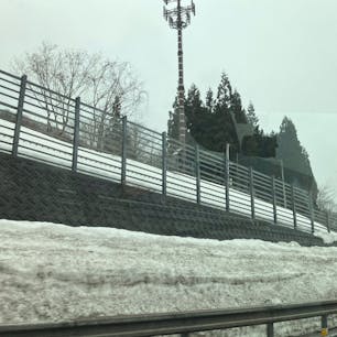3月18日に妻と湯沢温泉♨️に行ってみました🚗

3月で雪はないのかとおもっていたのですが、余裕で積もってるので、僕みたいな方はお気をつけて